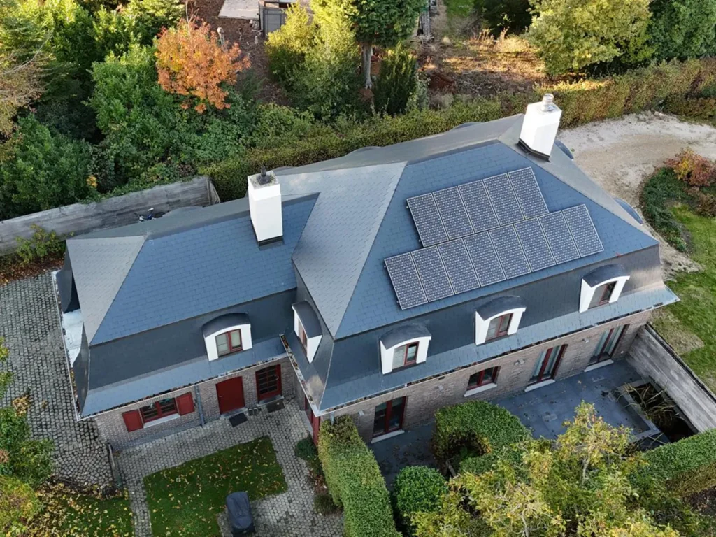 Toiture avec panneaux solaires